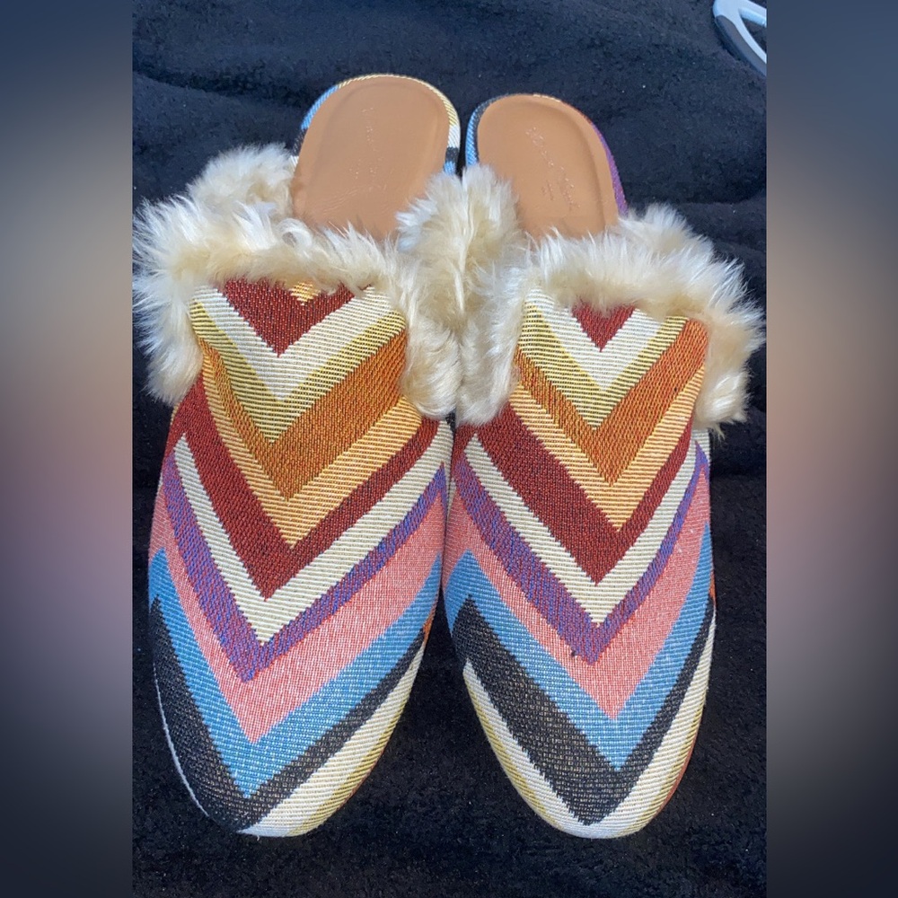 Universal thread Faux fur mules